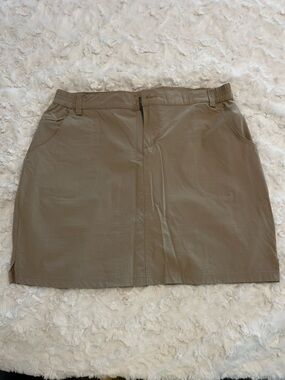 Women's Stretch Utility Skort in Olive-Tan